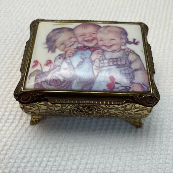 Vintage Hummel Gold Metal musical Trinket Box made in Japan - Picture 1 of 11